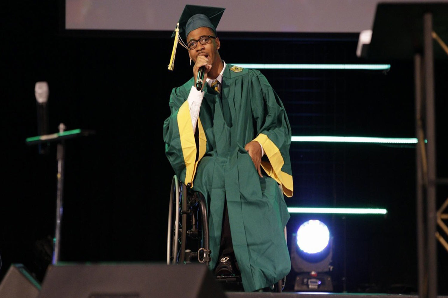 JACKSONVILLE TEEN WITH CEREBRAL PALSY WALK ACROSS THE STAGE AT GRADUATION CEREMONY