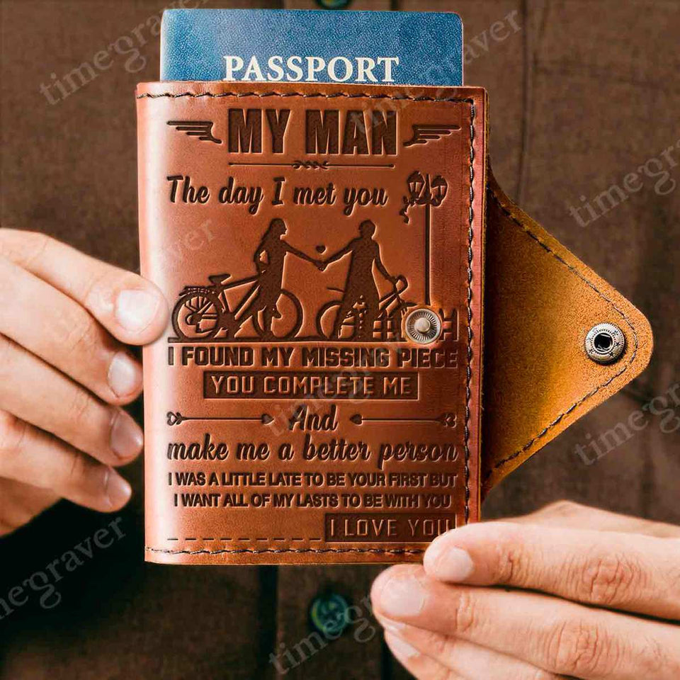 ZD2319 - missing piece - Passport Cover